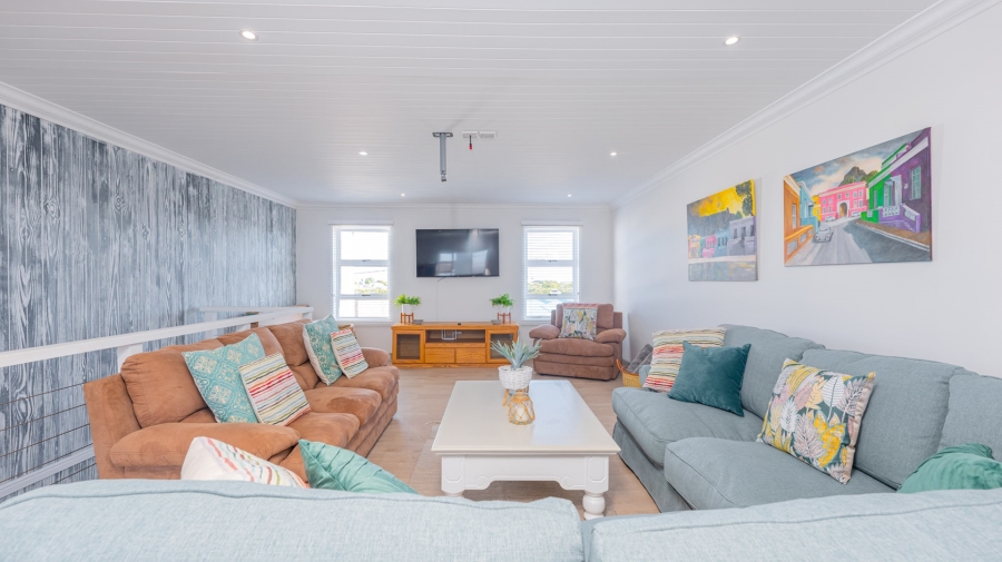 4 Bedroom Property for Sale in Struisbaai Western Cape